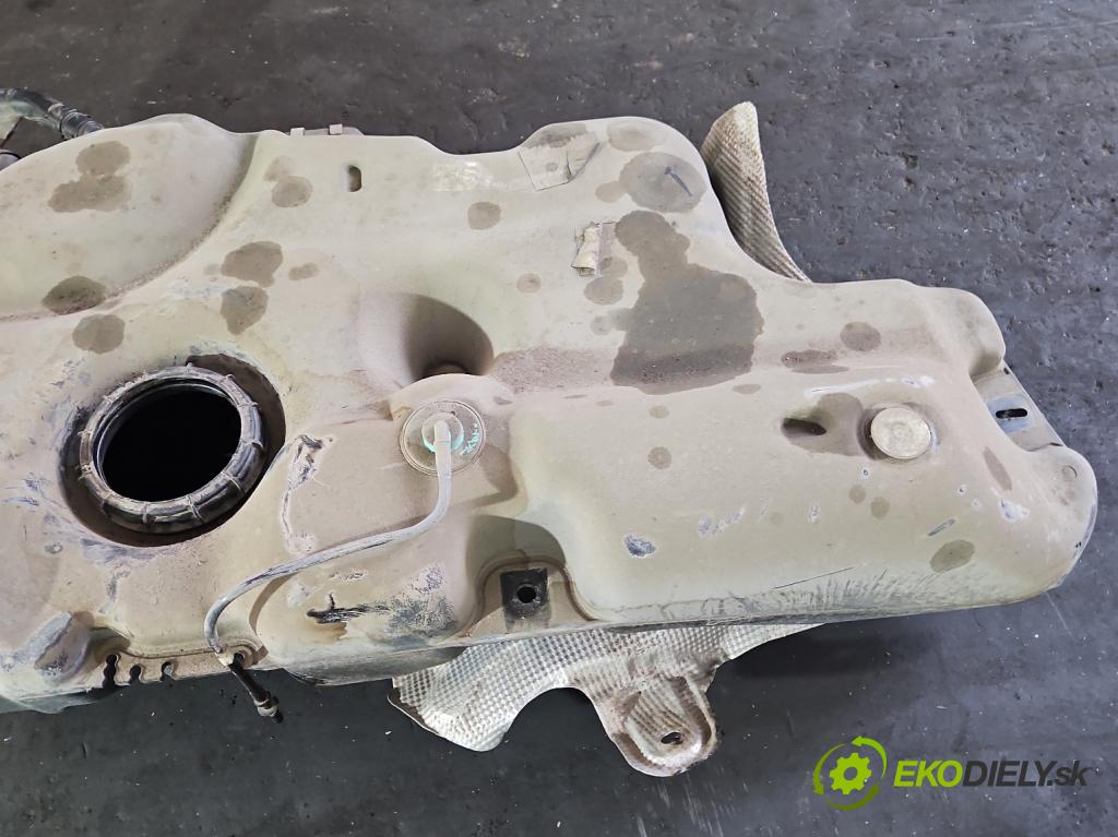 Dacia Duster II 2018-2024 1.6 16V 114 hp manual 84 kW 1598 cm3 5- Nádrž: paliva 172023111R (Palivová nádrž)