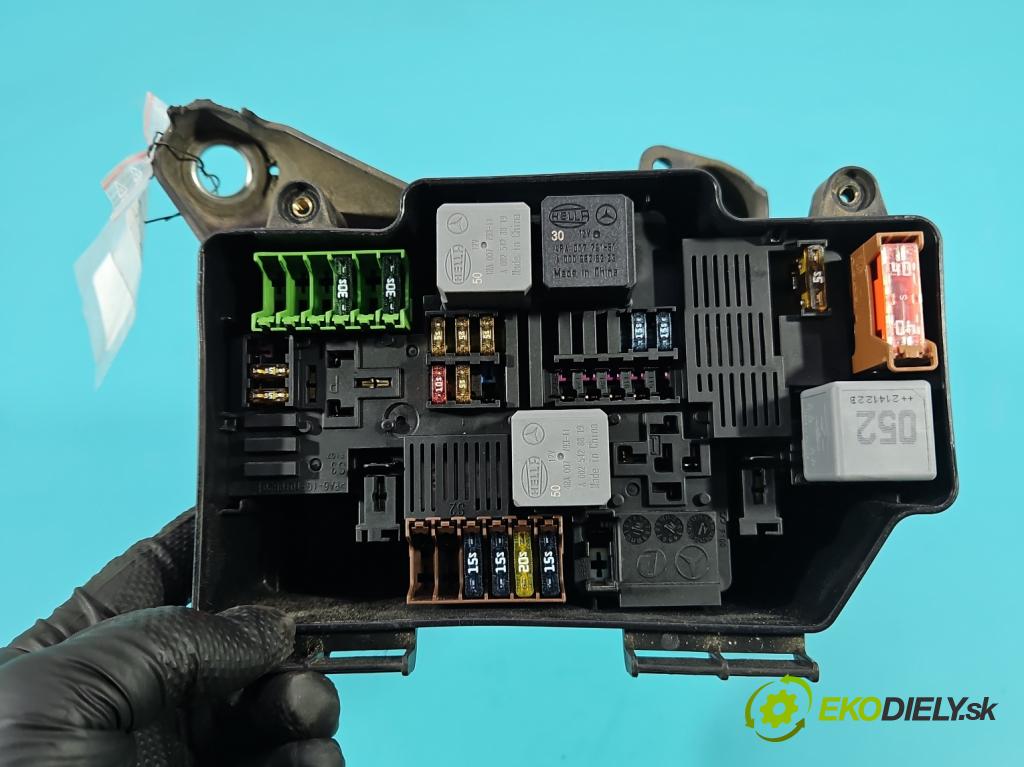 Mercedes E W213 2016-2023 2.0 CDI 194KM automatic 143 kW 1950 cm3 5- skříňka pojistková A2055400082 (Pojistková skříňka)