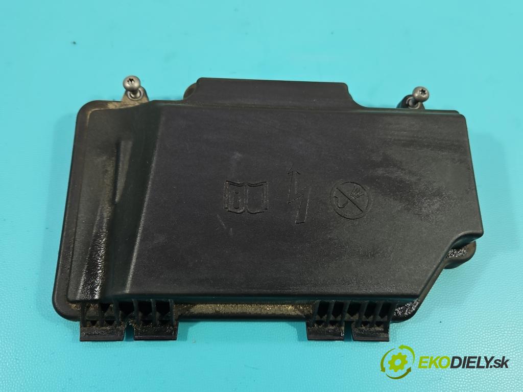 Mercedes E W213 2016-2023 2.0 CDI 194KM automatic 143 kW 1950 cm3 5- skříňka pojistková A2055400082 (Pojistková skříňka)