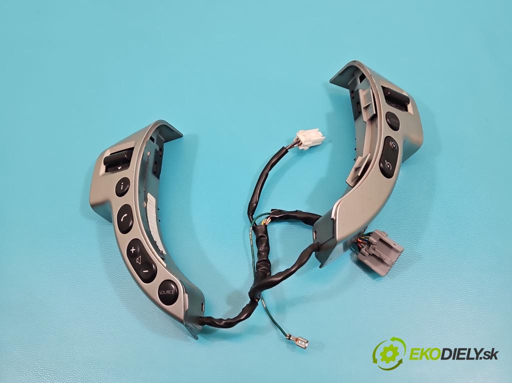 Nissan Qashqai I J10 2006-2013 1.5 dci 106 HP manual 78 kW 1461 cm3 5- prepínač multifunkční: řízení:  (Prepínacie páčky pod volantom)