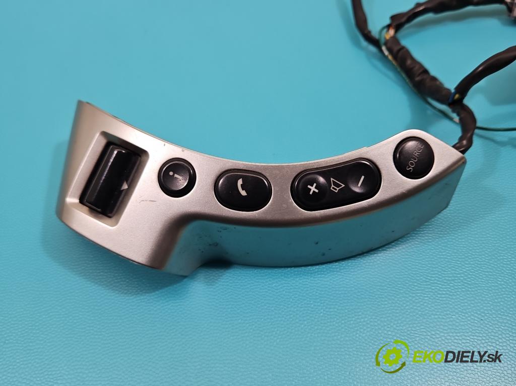 Nissan Qashqai I J10 2006-2013 1.5 dci 106 HP manual 78 kW 1461 cm3 5- prepínač multifunkční: řízení:  (Prepínacie páčky pod volantom)