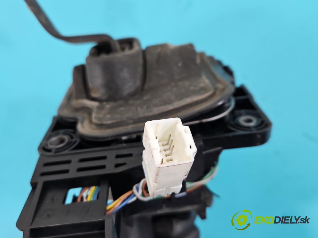 Infiniti FX I 2003-2008 3.5 V6 280KM: automatic 206 kW 3498 cm3 5- Páka: Změny: stupeň,rýchlosť  (Rýchlostná páka (kulisa))