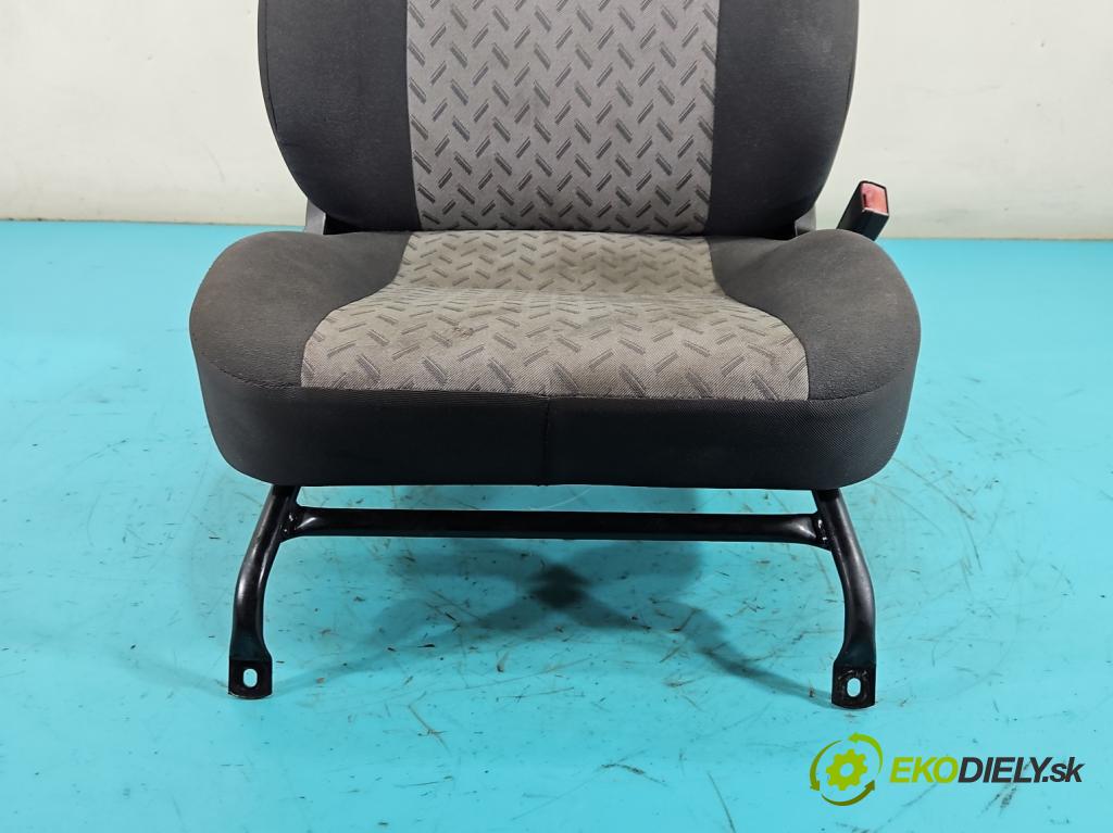 Fiat Doblo I 2001-2010 1,3.0 jtd 75 HP manual 55 kW 1248 cm3 5- Sedačka pravý  (Sedadlo)