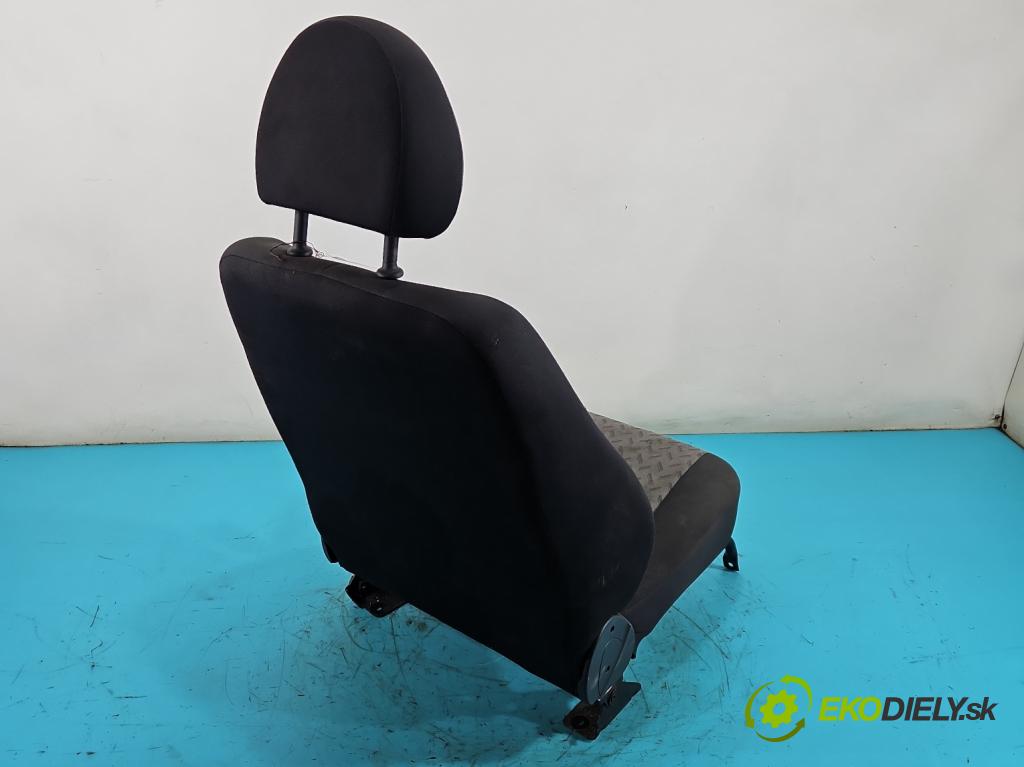 Fiat Doblo I 2001-2010 1,3.0 jtd 75 HP manual 55 kW 1248 cm3 5- Sedačka pravý  (Sedadlo)