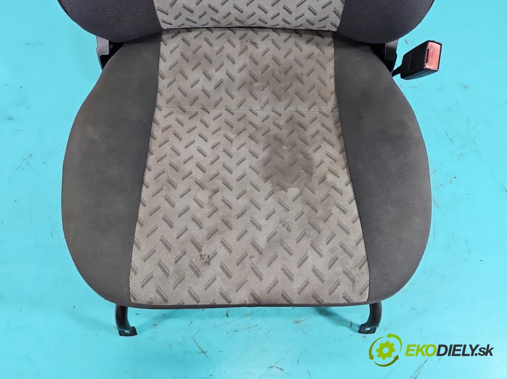 Fiat Doblo I 2001-2010 1,3.0 jtd 75 HP manual 55 kW 1248 cm3 5- Sedačka pravý  (Sedadlo)