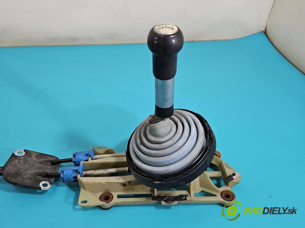 Mitsubishi Colt Z30 VI 2004-2012 1.5 did 68 HP manual 50 kW 1493 cm3 3- Páka: Změny: stupeň,rýchlosť  (Rýchlostná páka (kulisa))