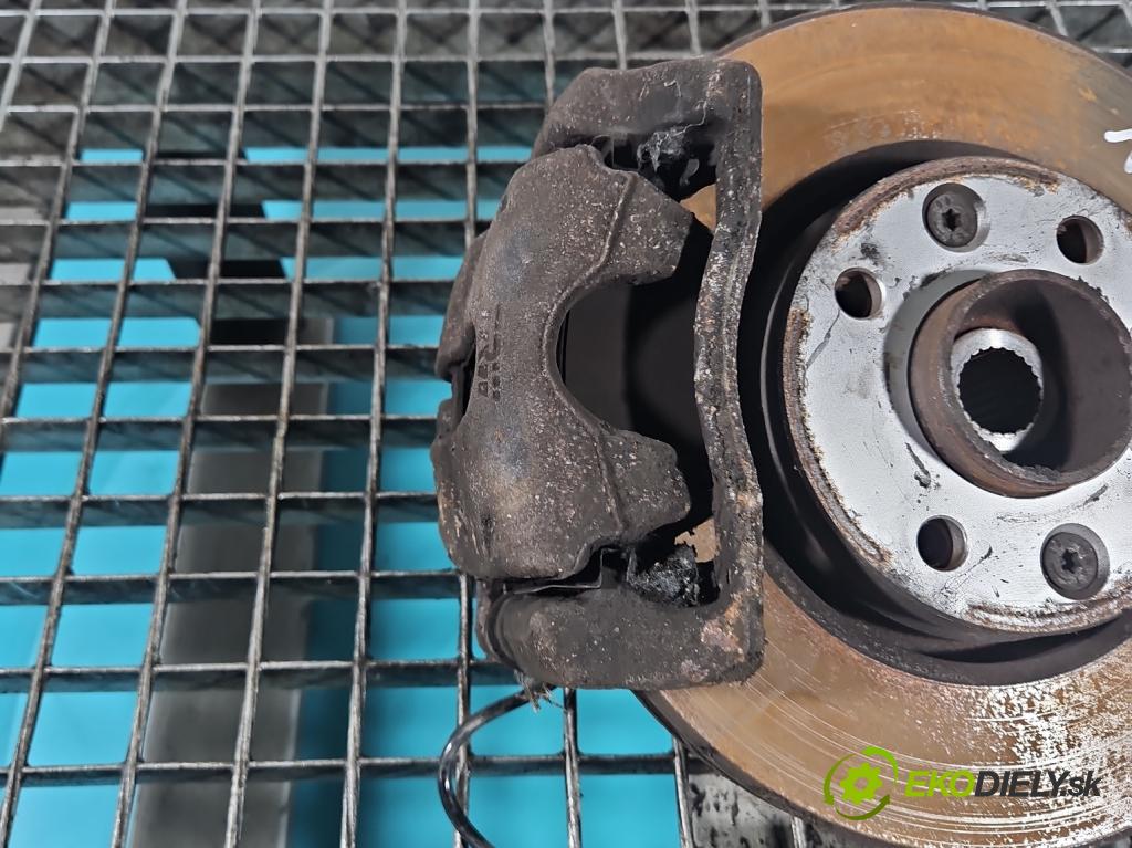 Renault Clio III 2005-2012 1.5 dci 68 hp manual 50 kW 1461 cm3 3- brzdič přední levý  (Klika dveří ostatní)