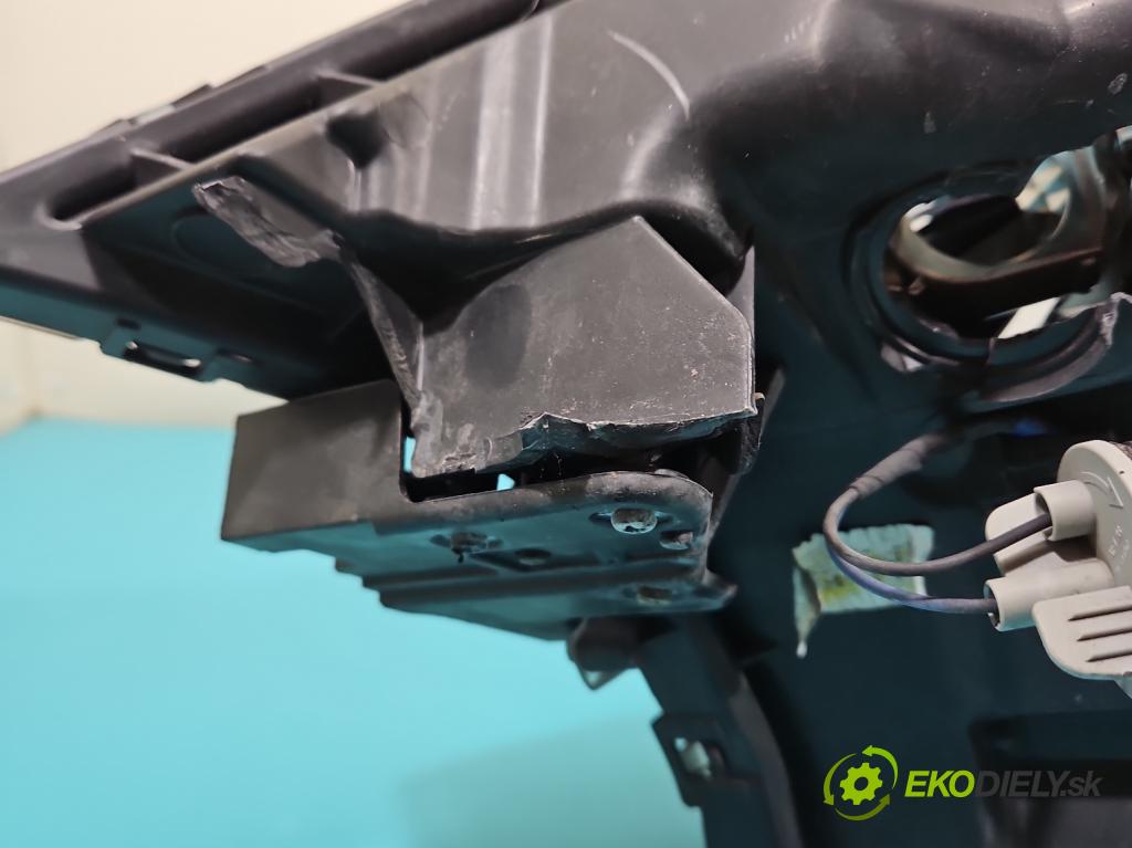 Mitsubishi Outlander III 2012-2022 2.4 135 HP automatic 99 kW 2360 cm3 5- Reflektor: pravý 8301D3-32 (Svetlo predné pravé)