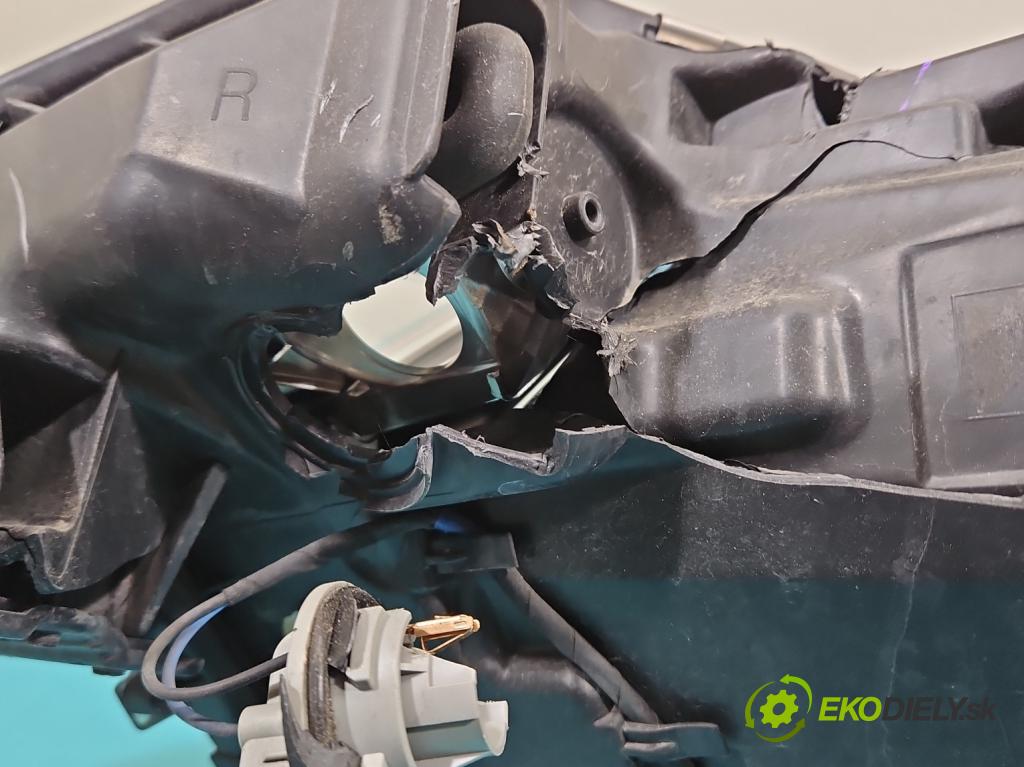 Mitsubishi Outlander III 2012-2022 2.4 135 HP automatic 99 kW 2360 cm3 5- Reflektor: pravý 8301D3-32 (Svetlo predné pravé)