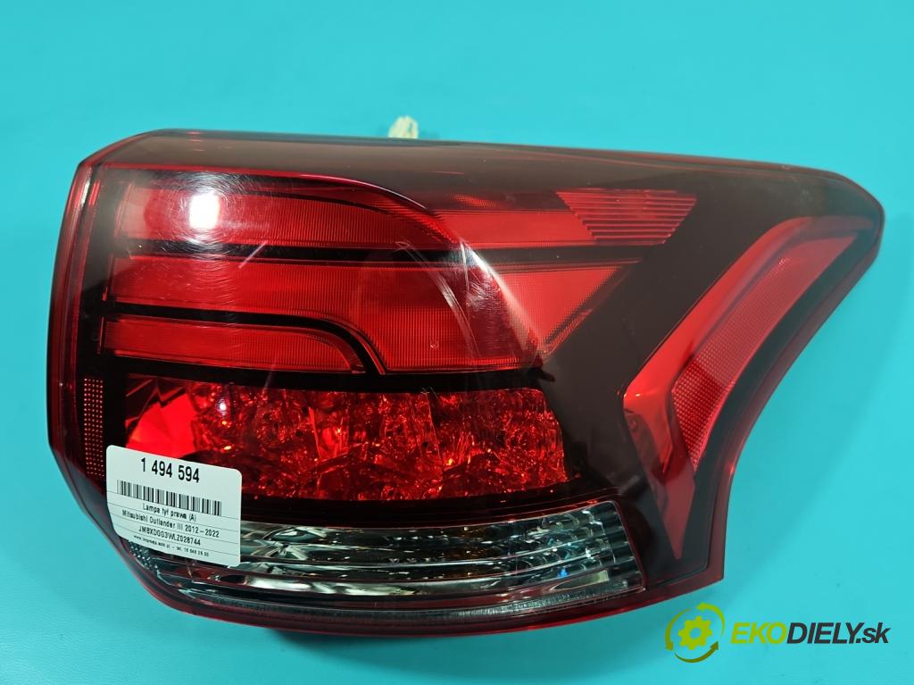 Mitsubishi Outlander III 2012-2022 2.4 135 HP automatic 99 kW 2360 cm3 5- svetlo / reflektor zadné pravé  (Kľučka dverí ostatné)