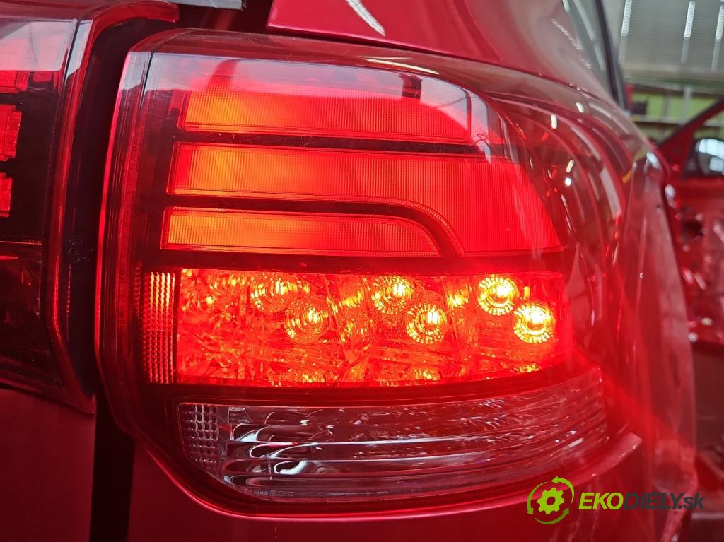 Mitsubishi Outlander III 2012-2022 2.4 135 HP automatic 99 kW 2360 cm3 5- svetlo / reflektor zadné pravé  (Kľučka dverí ostatné)