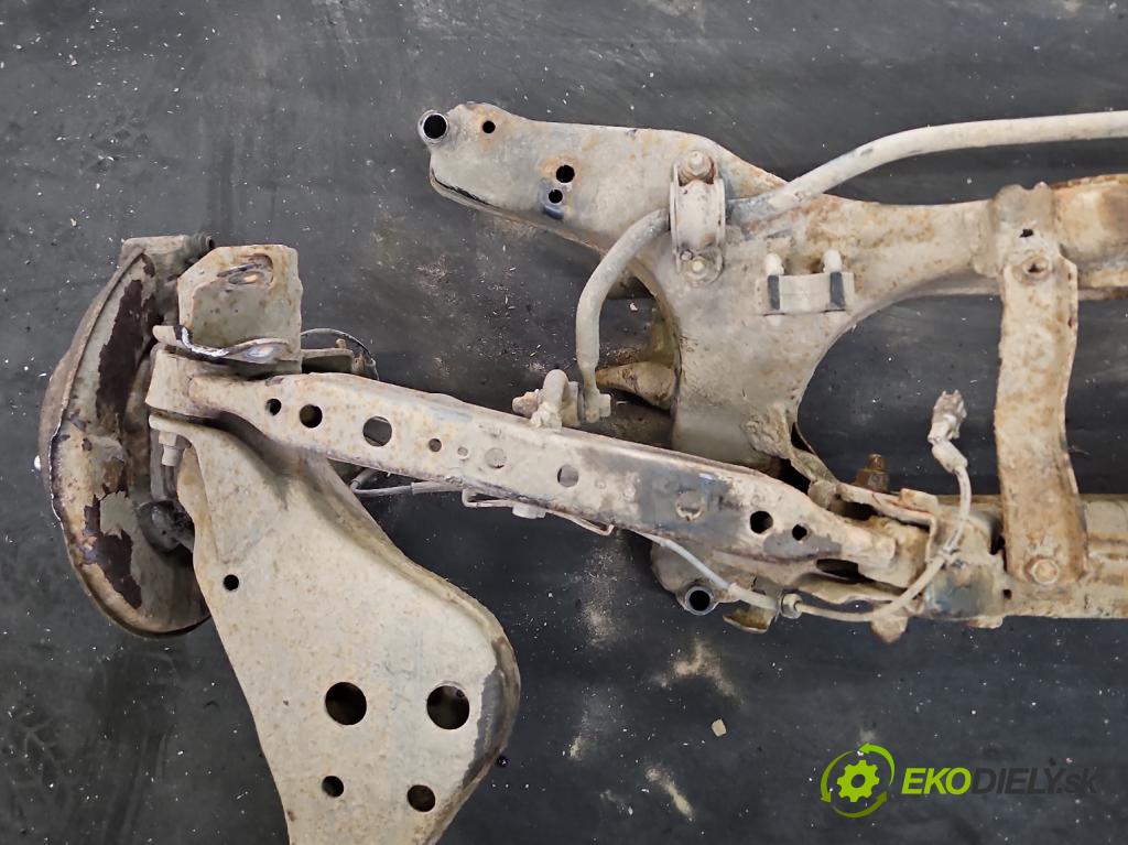 Nissan Qashqai I J10 2006-2013 1.5 dci 106 hp manual 78 kW 1461 cm3 5- zadní výztuha  (Zadní výztuha)