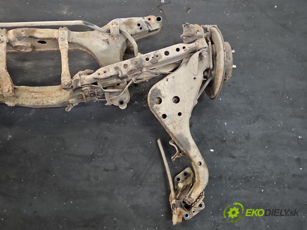 Nissan Qashqai I J10 2006-2013 1.5 dci 106 hp manual 78 kW 1461 cm3 5- zadní výztuha  (Zadní výztuha)