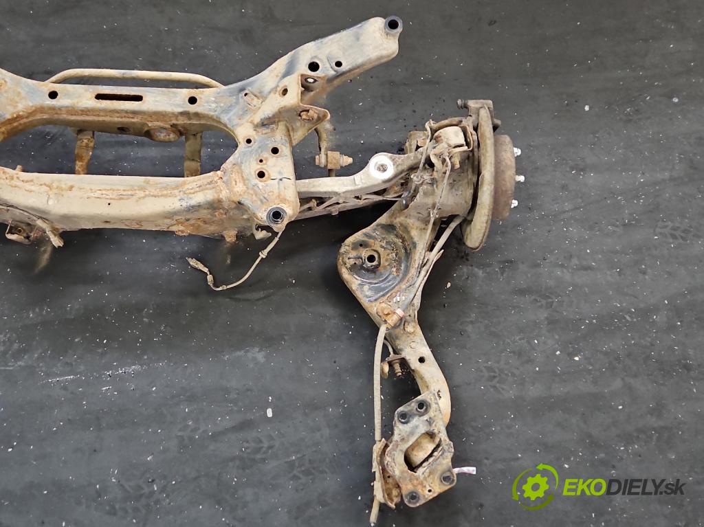 Nissan Qashqai I J10 2006-2013 1.5 dci 106 hp manual 78 kW 1461 cm3 5- zadní výztuha  (Zadní výztuha)