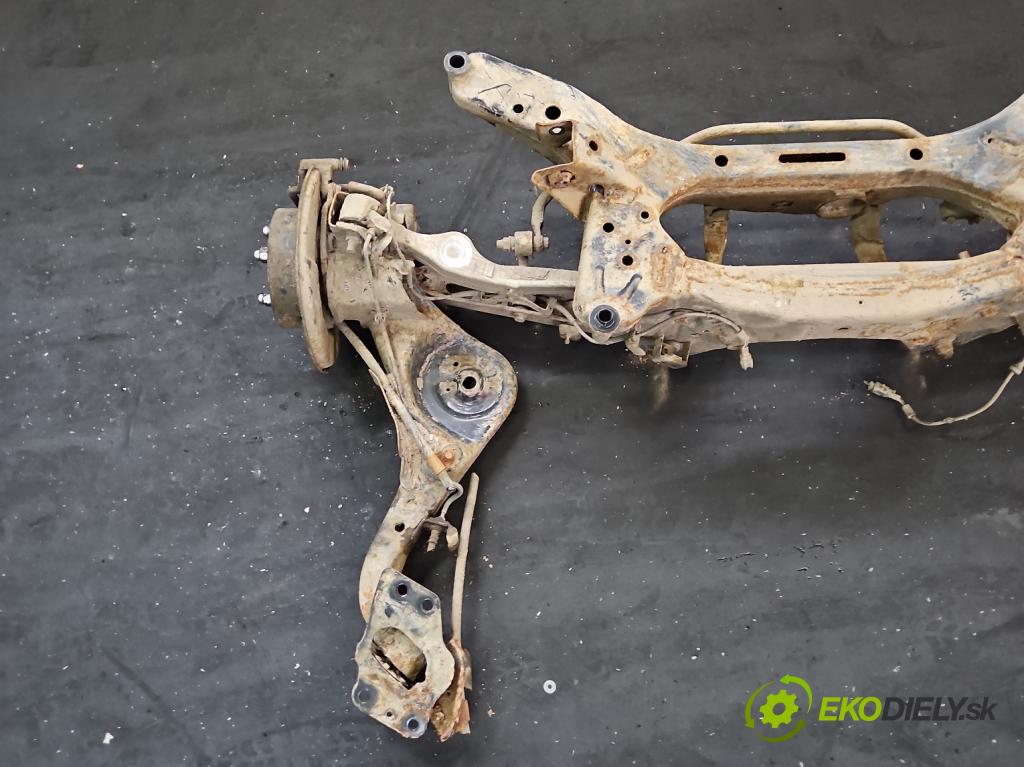 Nissan Qashqai I J10 2006-2013 1.5 dci 106 hp manual 78 kW 1461 cm3 5- zadní výztuha  (Zadní výztuha)