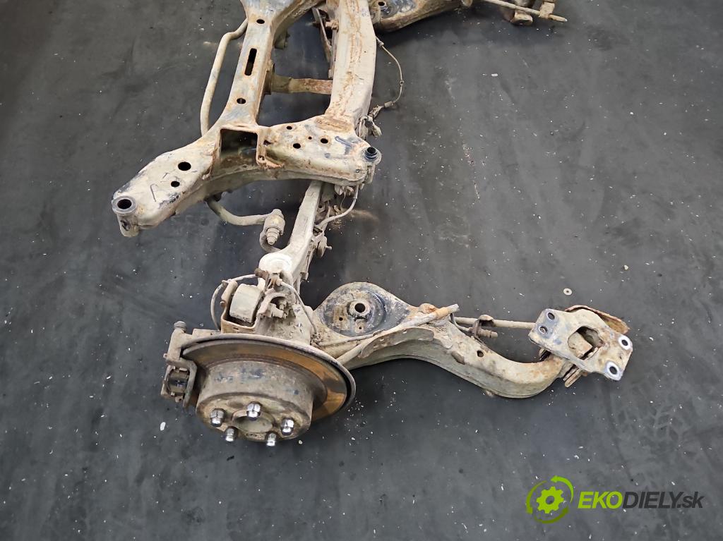 Nissan Qashqai I J10 2006-2013 1.5 dci 106 hp manual 78 kW 1461 cm3 5- zadní výztuha  (Zadní výztuha)