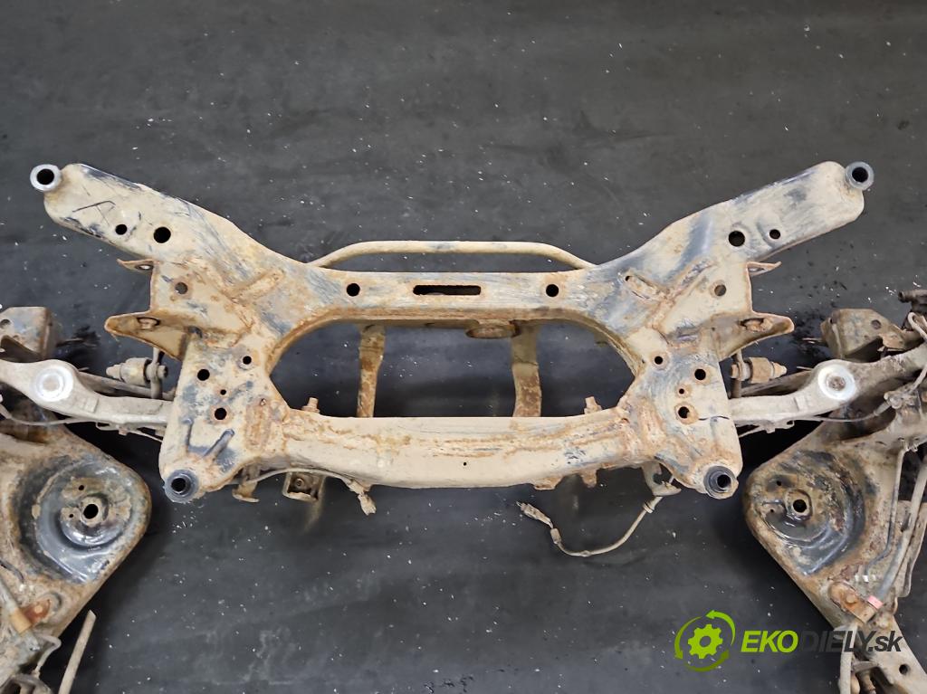 Nissan Qashqai I J10 2006-2013 1.5 dci 106 hp manual 78 kW 1461 cm3 5- zadní výztuha  (Zadní výztuha)