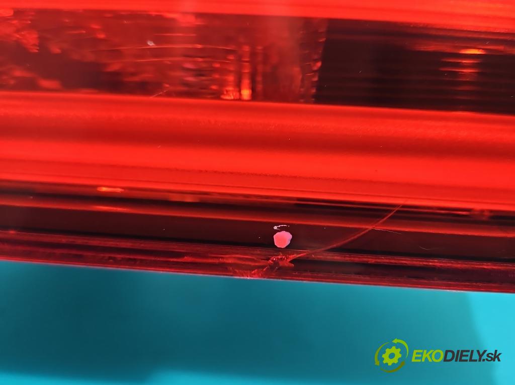 Bmw 5 F10 2010-2017 2.0d 218 HP automatic 160 kW 1995 cm3 5- svetlo / reflektor zadné pravé 7203228 (Kľučka dverí ostatné)