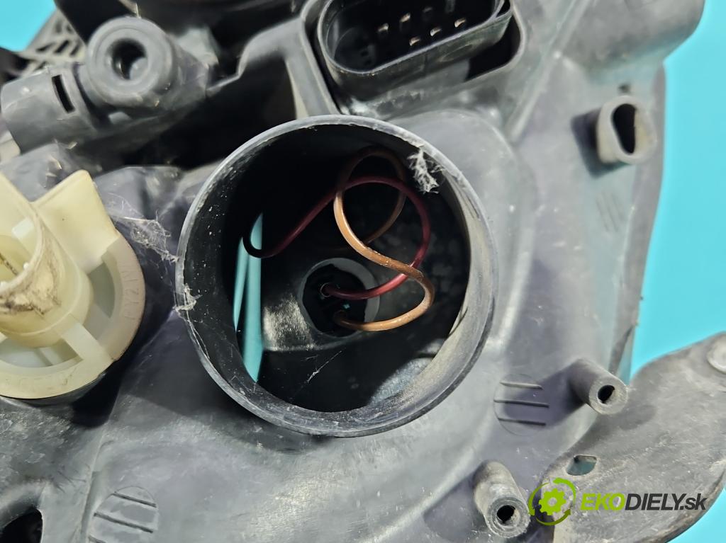 Skoda Fabia II 2007-2014 1.4 16V 86 HP manual 63 kW 1390 cm3 5- Reflektor: ľavý  (Kľučka dverí ostatné)