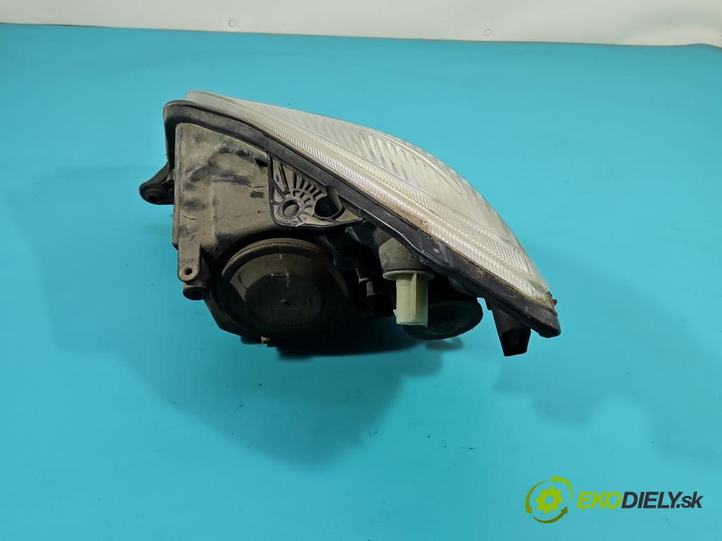 Skoda Fabia II 2007-2014 1.4 16V 86 HP manual 63 kW 1390 cm3 5- Reflektor: pravý  (Svetlo predné pravé)