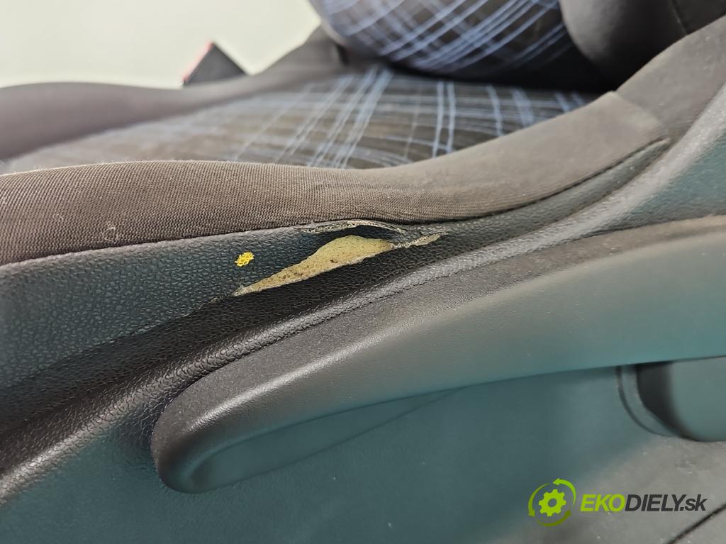 Renault Clio III 2005-2012 1.5 dci 68 HP manual 50 kW 1461 cm3 3- Sedačka ľavý  (Sedadlo)