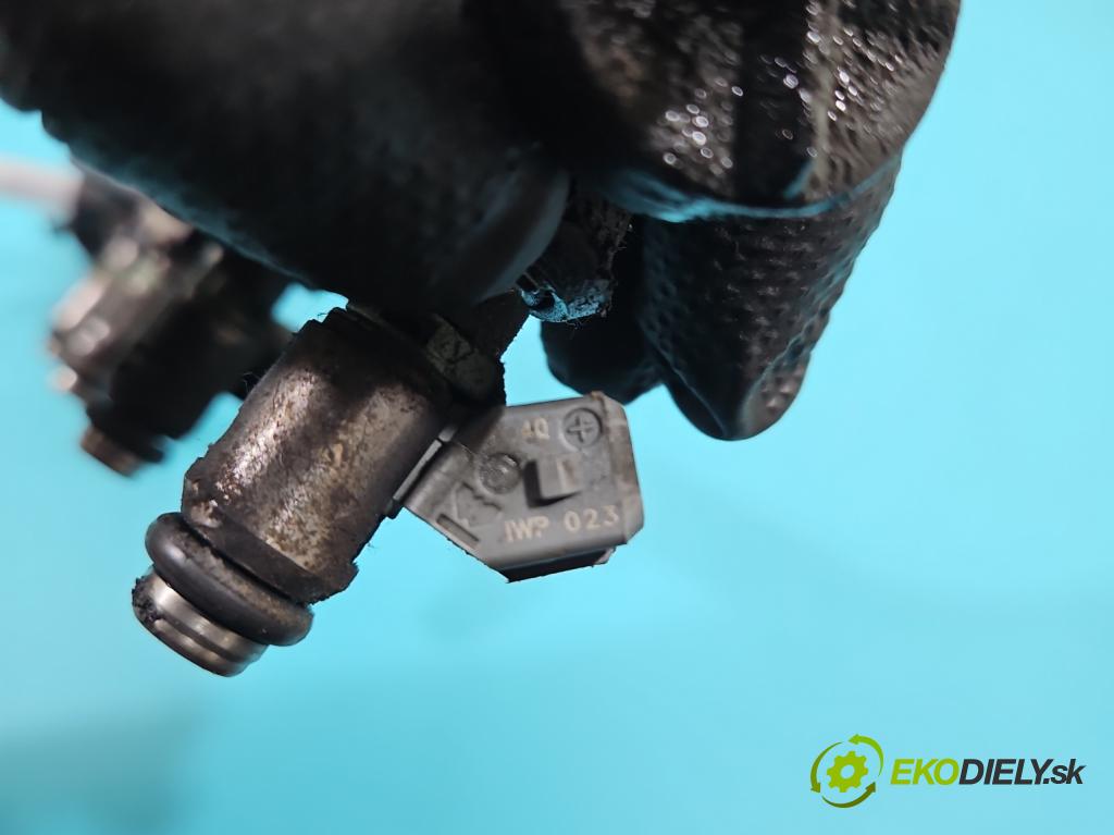 Skoda Octavia I 1996-2010 1.6 8V 75 HP manual 55 kW 1598 cm3 5- vstrek 032133319B (Vstrekovač paliva)