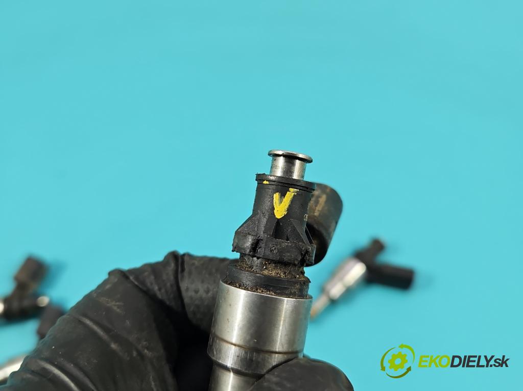 Vw Passat B6 2005-2010 2.0 FSI 150 HP manual 110 kW 1984 cm3 5- vstrek 06F906036 (Vstrekovač paliva)