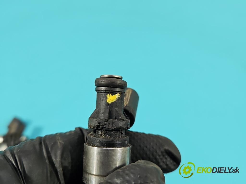 Vw Passat B6 2005-2010 2.0 FSI 150 HP manual 110 kW 1984 cm3 5- vstrek 06F906036 (Vstrekovač paliva)