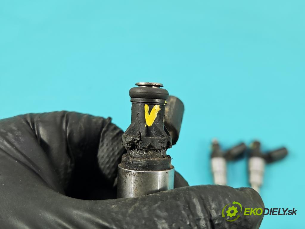 Vw Passat B6 2005-2010 2.0 FSI 150 HP manual 110 kW 1984 cm3 5- vstrek 06F906036 (Vstrekovač paliva)