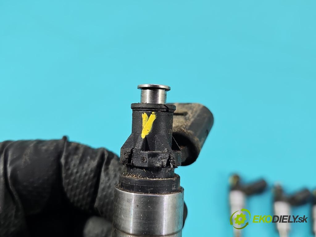 Vw Passat B6 2005-2010 2.0 FSI 150 HP manual 110 kW 1984 cm3 5- vstrek 06F906036 (Vstrekovač paliva)