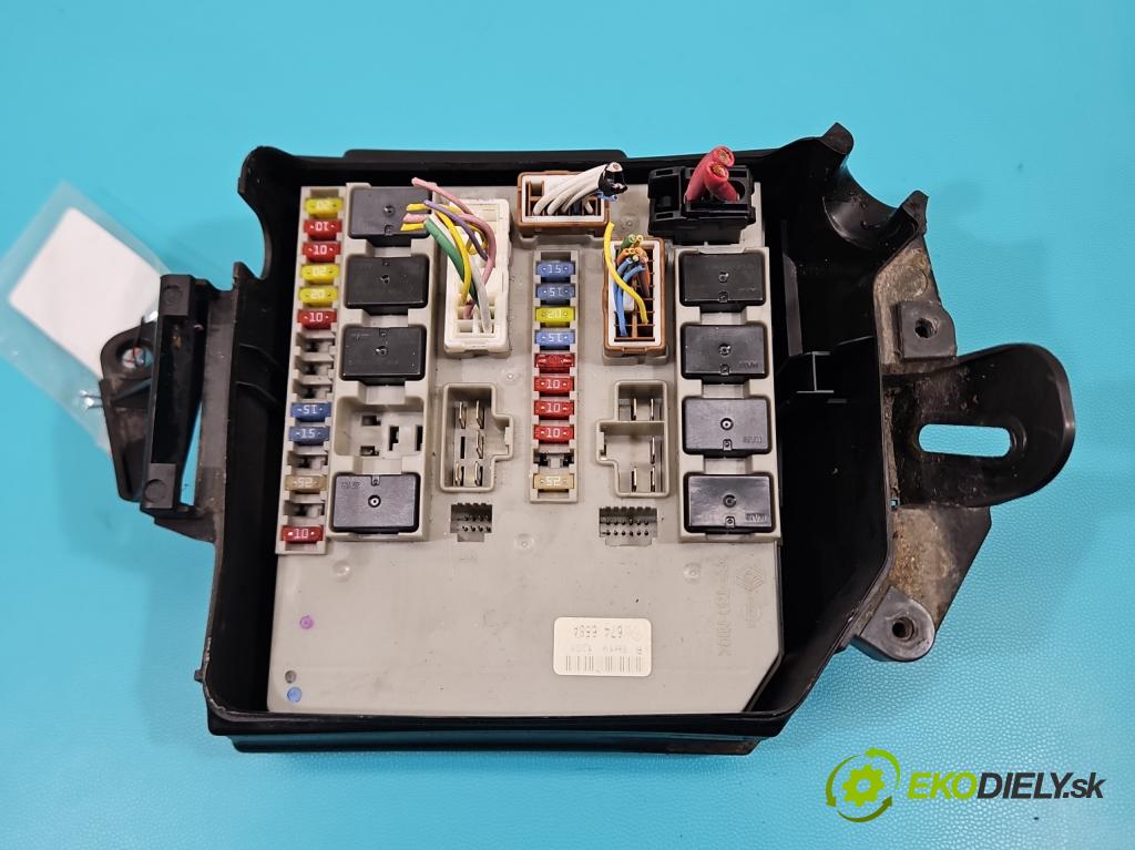 Renault Clio III 2005-2012 1.5 dci 68 hp manual 50 kW 1461 cm3 3- skříňka pojistková 674658A (Pojistková skříňka)