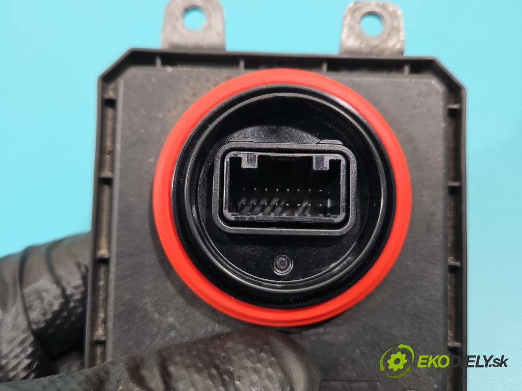 Mitsubishi Outlander III 2012-2022 2.4 135 HP automatic 99 kW 2360 cm3 5- střídač: xenon  (Riadiaca jednotka xenónu)