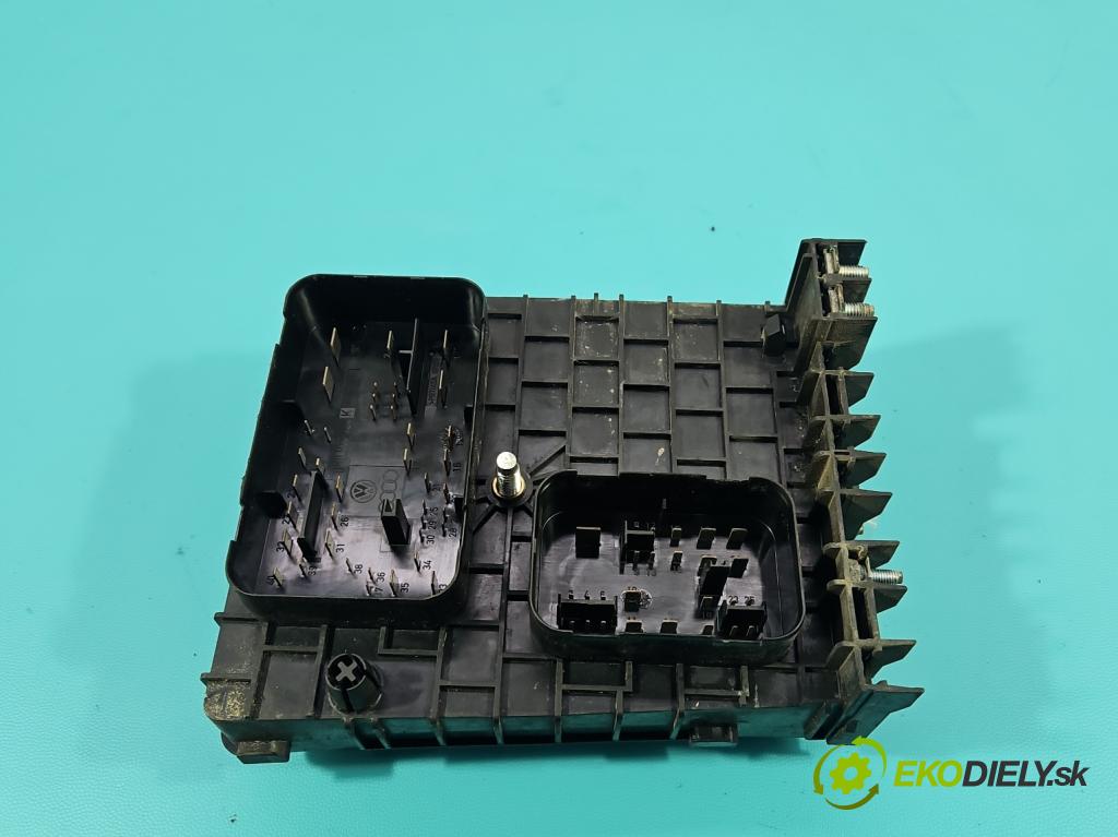 Skoda Octavia II 2004-2013 1.6 FSI 116 hp manual 85 kW 1598 cm3 5- skříňka pojistková 1K0937124K (Pojistková skříňka)