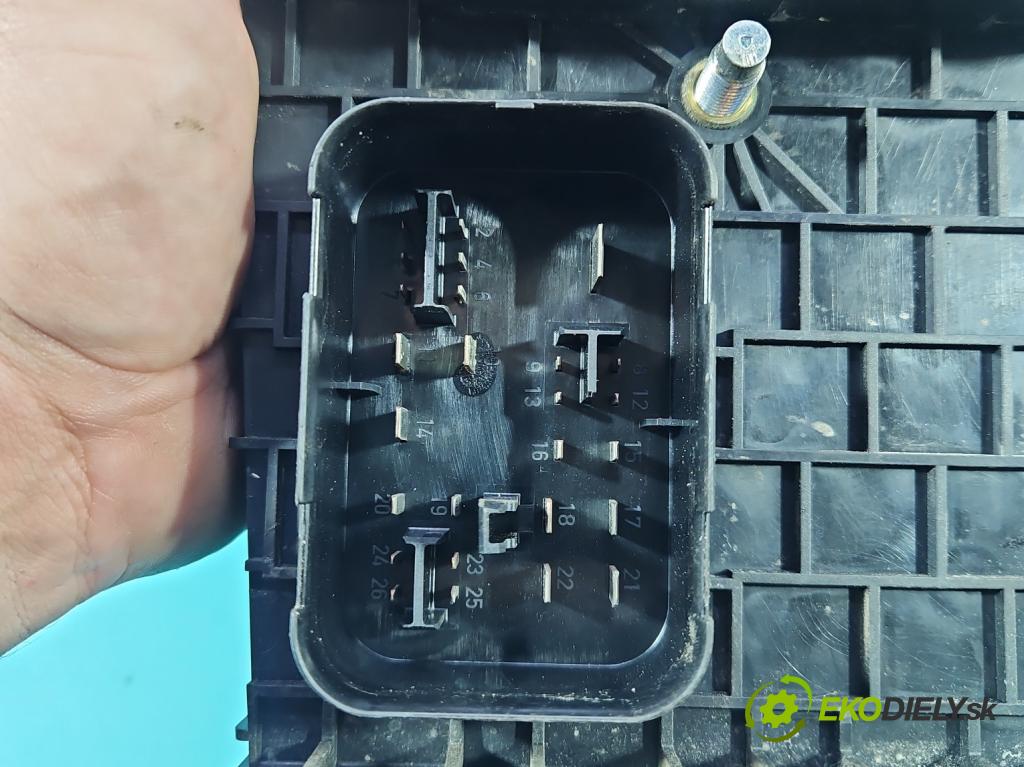 Skoda Octavia II 2004-2013 1.6 FSI 116 hp manual 85 kW 1598 cm3 5- skříňka pojistková 1K0937124K (Pojistková skříňka)