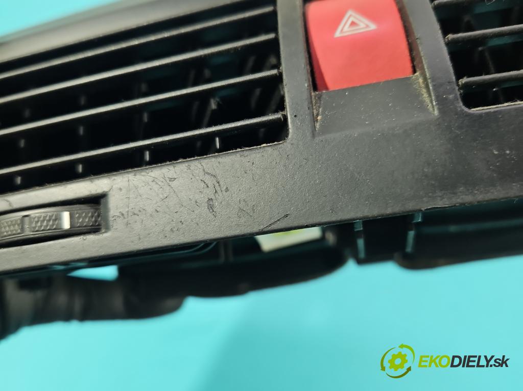 Skoda Octavia II 2004-2013 1.6 FSI 116 HP manual 85 kW 1598 cm3 5- Mřížka: kúrenia stredová  (Mriežka kúrenia (fukár))