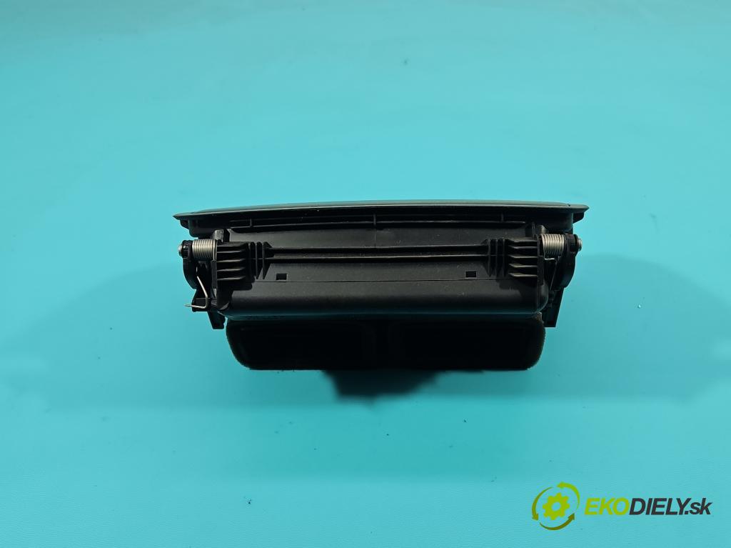 Skoda Octavia II 2004-2013 1.6 FSI 116 HP manual 85 kW 1598 cm3 5- Mřížka: kúrenia stredová  (Mriežka kúrenia (fukár))