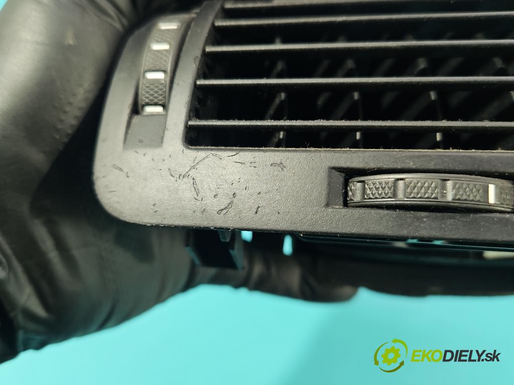 Skoda Octavia II 2004-2013 1.6 FSI 116 HP manual 85 kW 1598 cm3 5- Mřížka: kúrenia stredová  (Mriežka kúrenia (fukár))