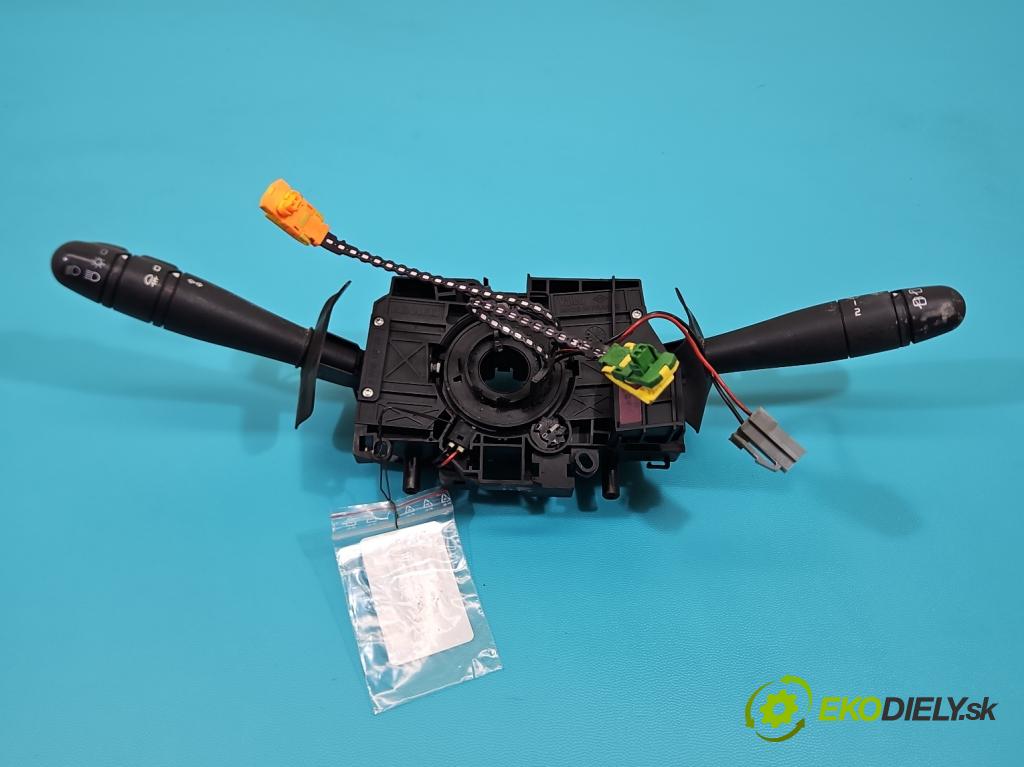 Renault Clio II 1998-2012 1,2.0 16V 75 HP manual 55 kW 1149 cm3 5- prepínač komplex: 8200058670 (Prepínacie páčky pod volantom)