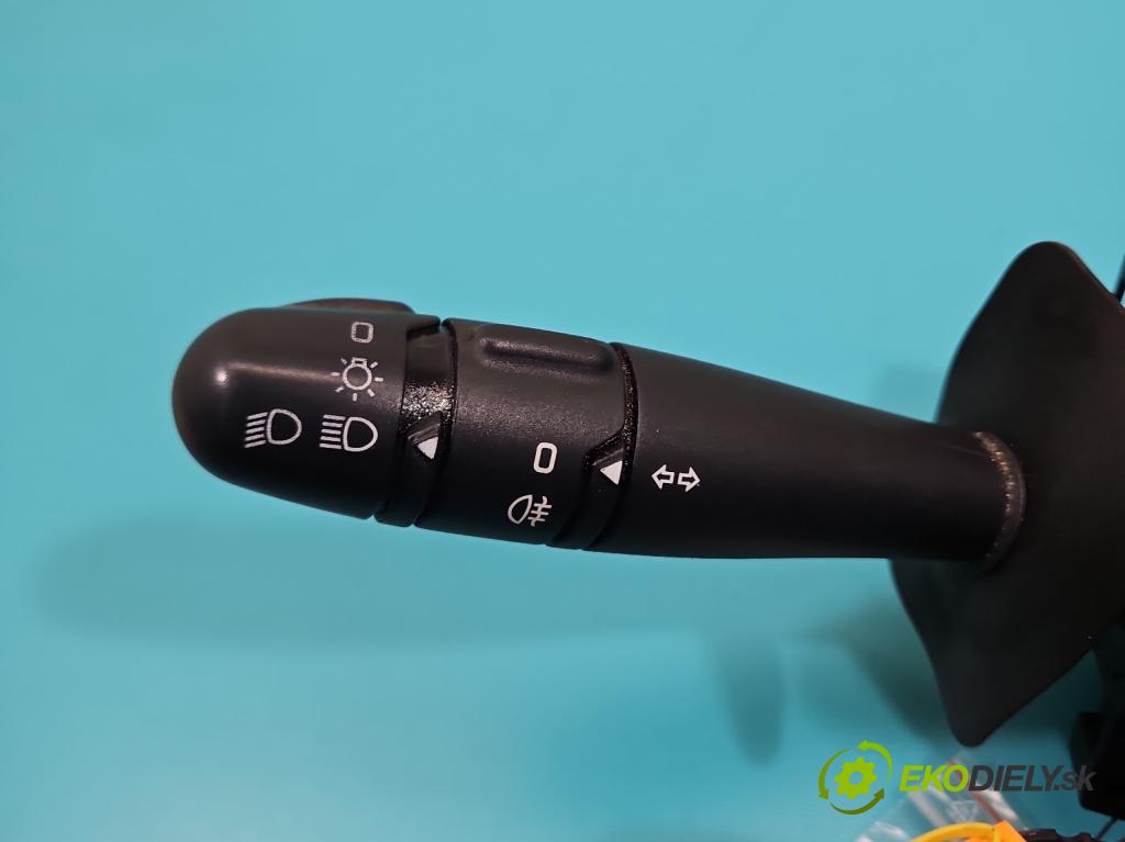 Renault Clio II 1998-2012 1,2.0 16V 75 HP manual 55 kW 1149 cm3 5- prepínač komplex: 8200058670 (Prepínacie páčky pod volantom)