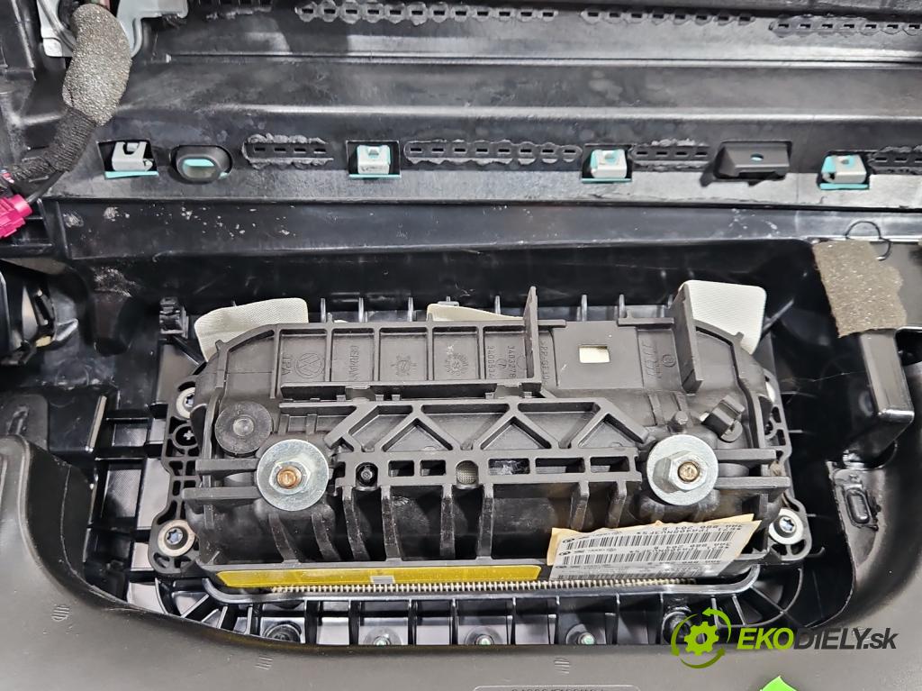 Vw Passat B7 2010-2014 2.0 TSI 211KM automatic 155 kW 1984 cm3 4- kokpit,pristrojová doska rozdeľovacia