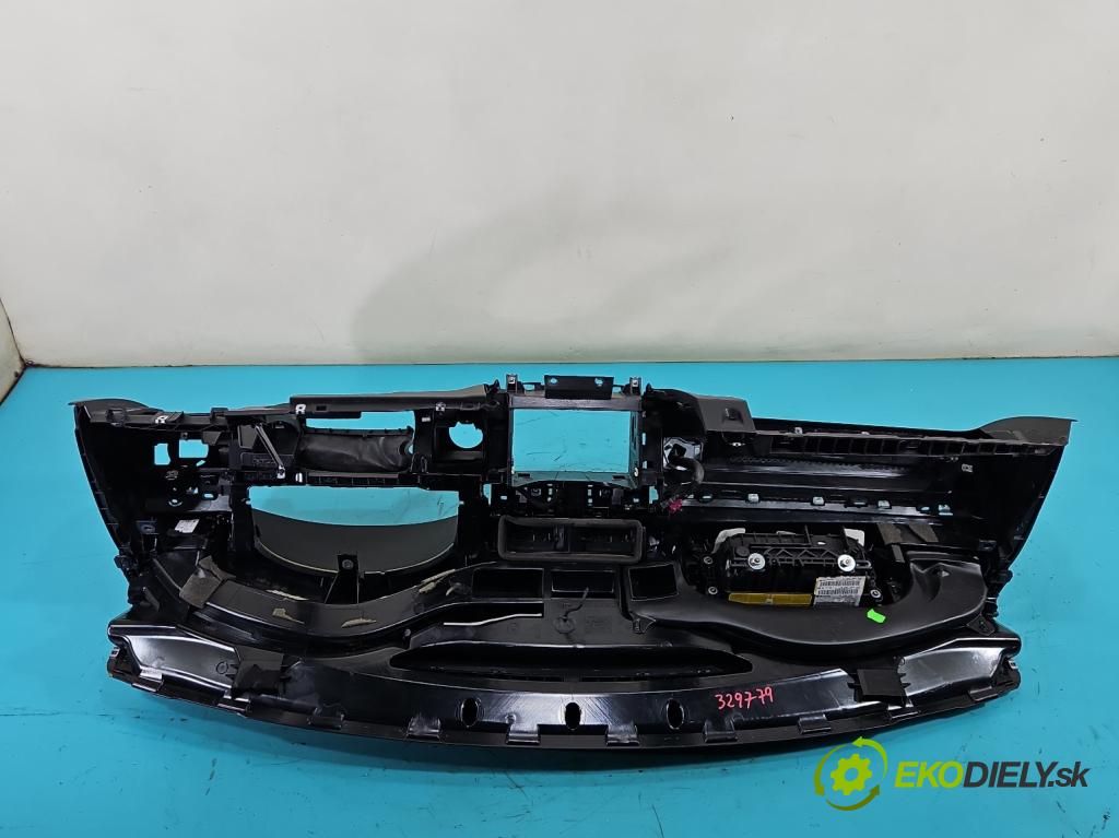 Vw Passat B7 2010-2014 2.0 TSI 211KM automatic 155 kW 1984 cm3 4- kokpit,pristrojová doska rozdeľovacia