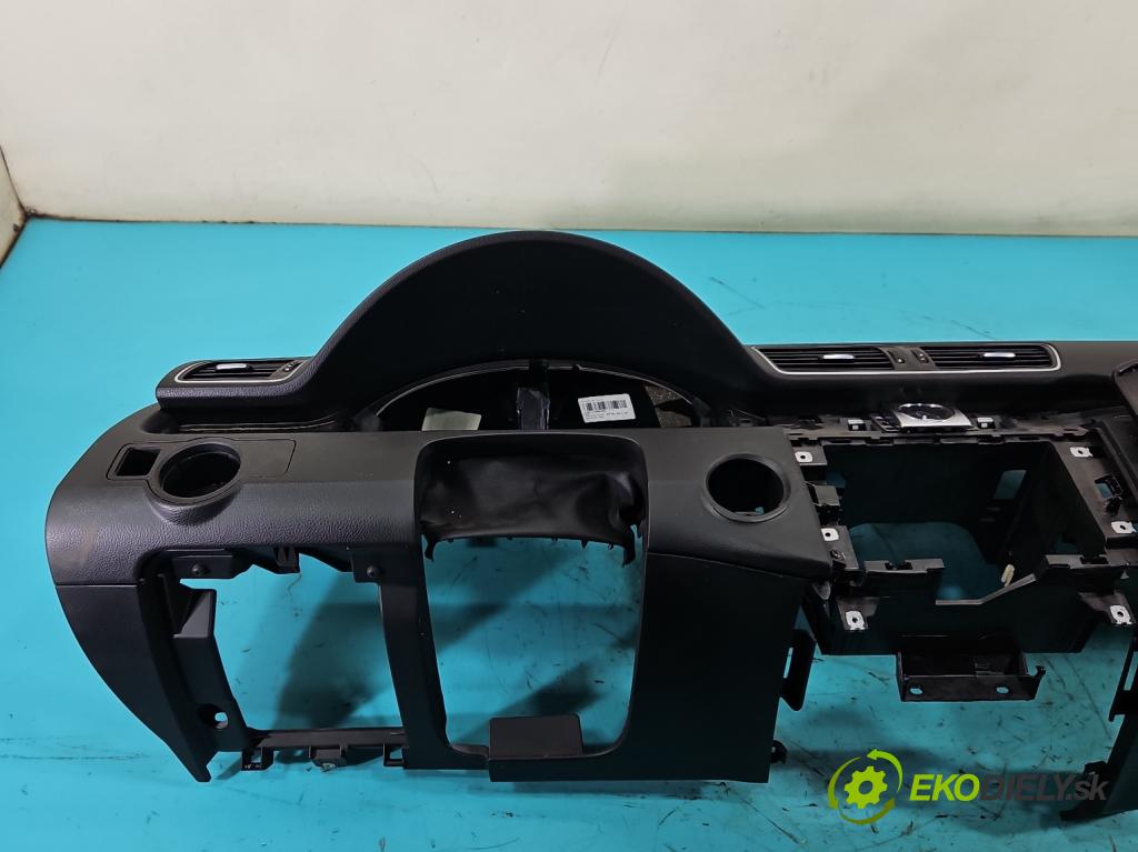 Vw Passat B7 2010-2014 2.0 TSI 211KM automatic 155 kW 1984 cm3 4- kokpit,pristrojová doska rozdeľovacia