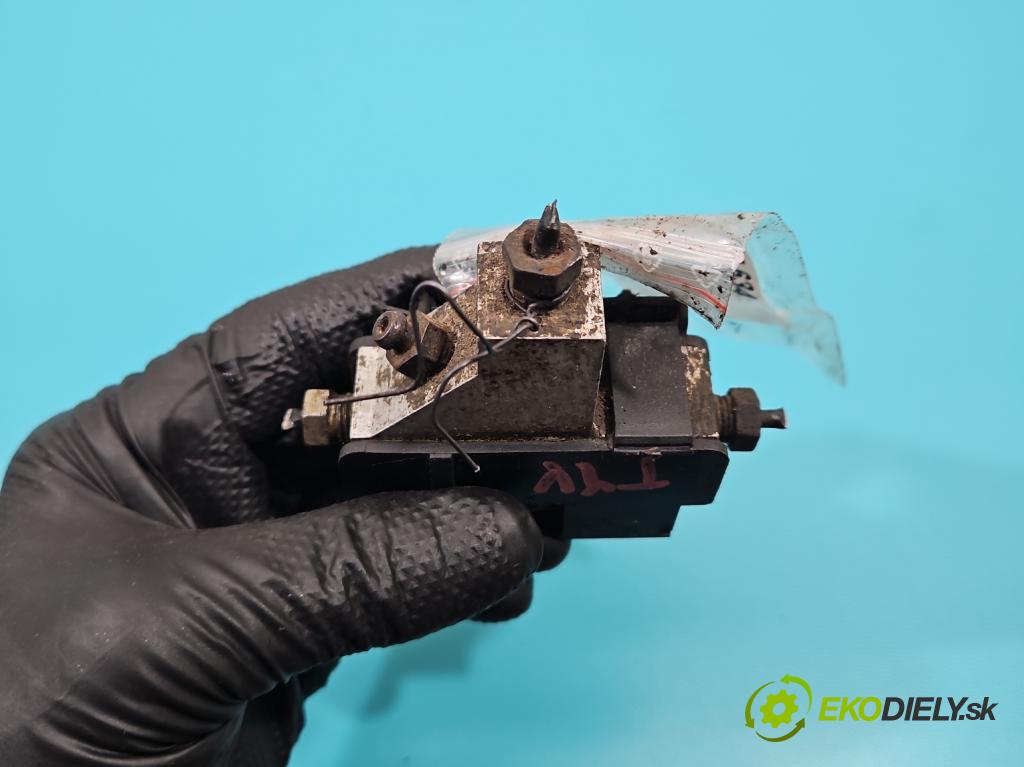 Citroen C5 I 2001-2008 2.0 hdi 109 hp manual 80 kW 1997 cm3 5- Distributor: