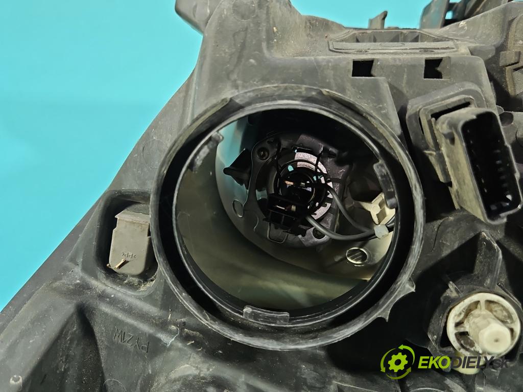 Citroen C5 I 2001-2008 2.0 hdi 109 HP manual 80 kW 1997 cm3 5- Reflektor: pravý 9632664780 (Svetlo predné pravé)