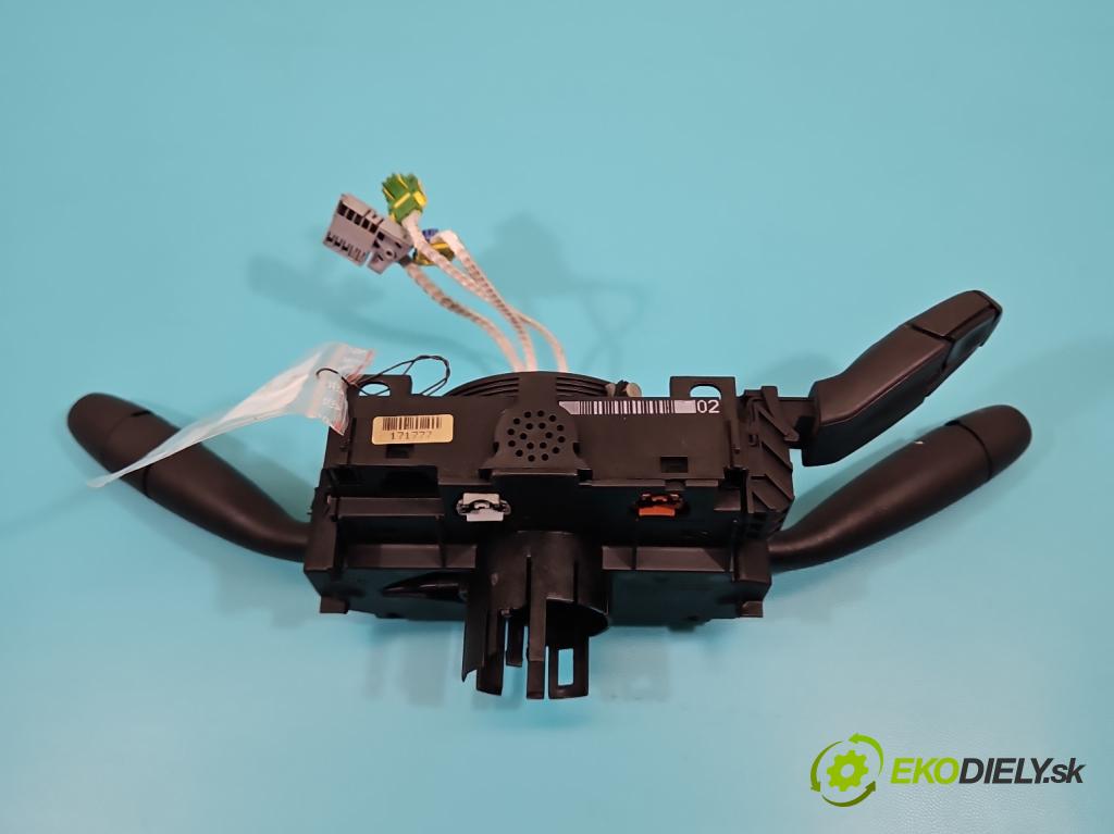 Citroen C5 I 2001-2008 2.0 hdi 109 HP manual 80 kW 1997 cm3 5- prepínač komplex: 96542535XT (Prepínacie páčky pod volantom)