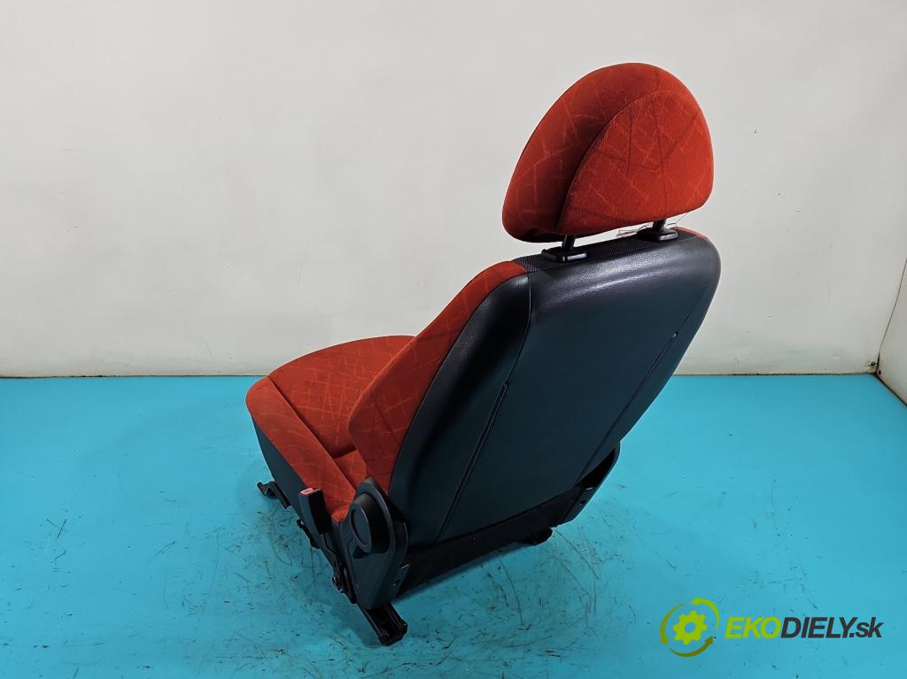 Smart Forfour I 2004-2006 1.3 16V 95 HP manual 70 kW 1332 cm3 5- Sedačka pravý  (Sedadlo)