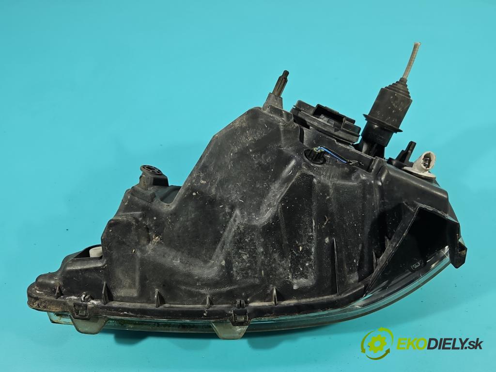 Dacia Logan I 2005-2014 1.4 8V 72 HP manual 53 kW 1390 cm3 4- Reflektor: pravý  (Svetlo predné pravé)