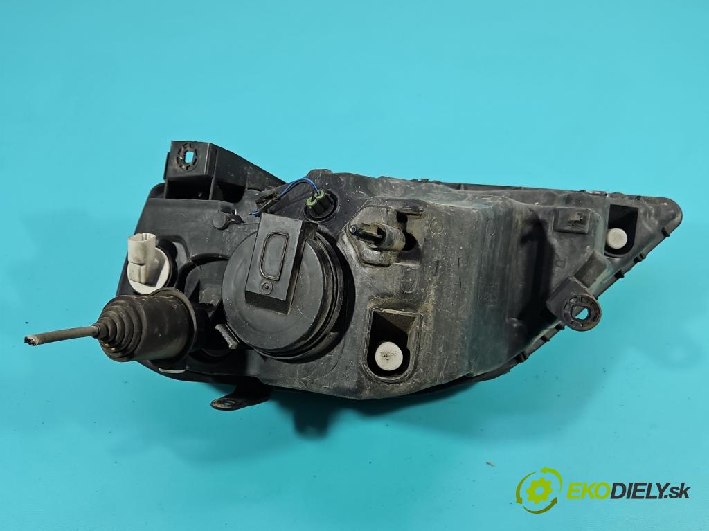 Dacia Logan I 2005-2014 1.4 8V 72 HP manual 53 kW 1390 cm3 4- Reflektor: pravý  (Svetlo predné pravé)