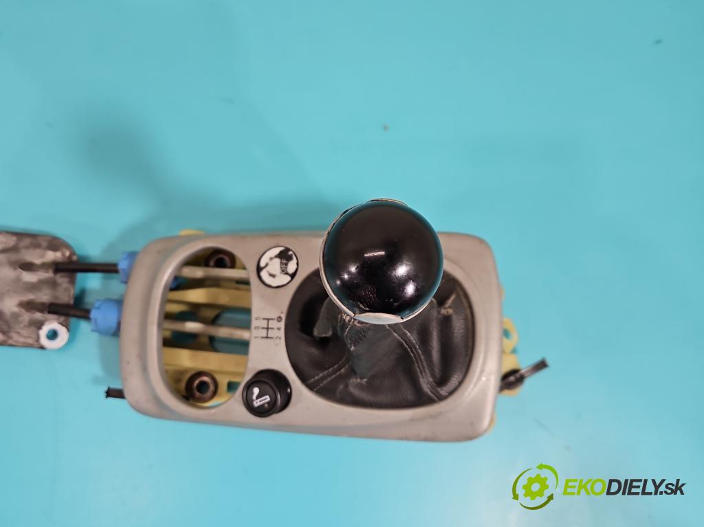 Smart Forfour I 2004-2006 1.3 16V 95 HP manual 70 kW 1332 cm3 5- Páka: Změny: stupeň,rýchlosť  (Rýchlostná páka (kulisa))