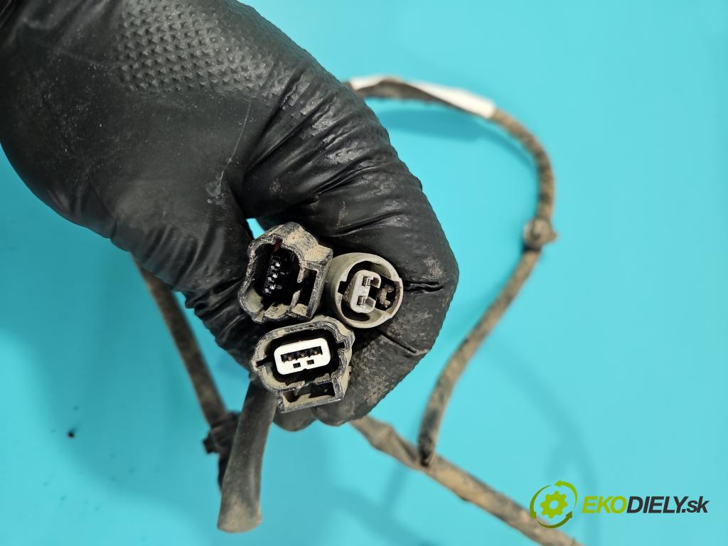 Mitsubishi Outlander III 2012-2022 2.4 135 hp automatic 99 kW 2360 cm3 5- Balíček: nárazníku zadní